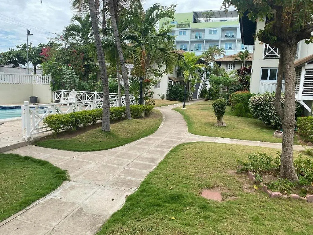 Finest Accommodation Renfrew Place Apt # 37 4--12 Renfrew Place New Kgn Kingston