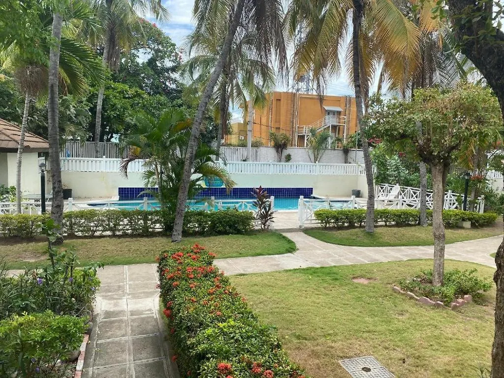 Finest Accommodation Renfrew Place Apt # 37 4--12 Renfrew Place New Kgn Kingston 0*,
