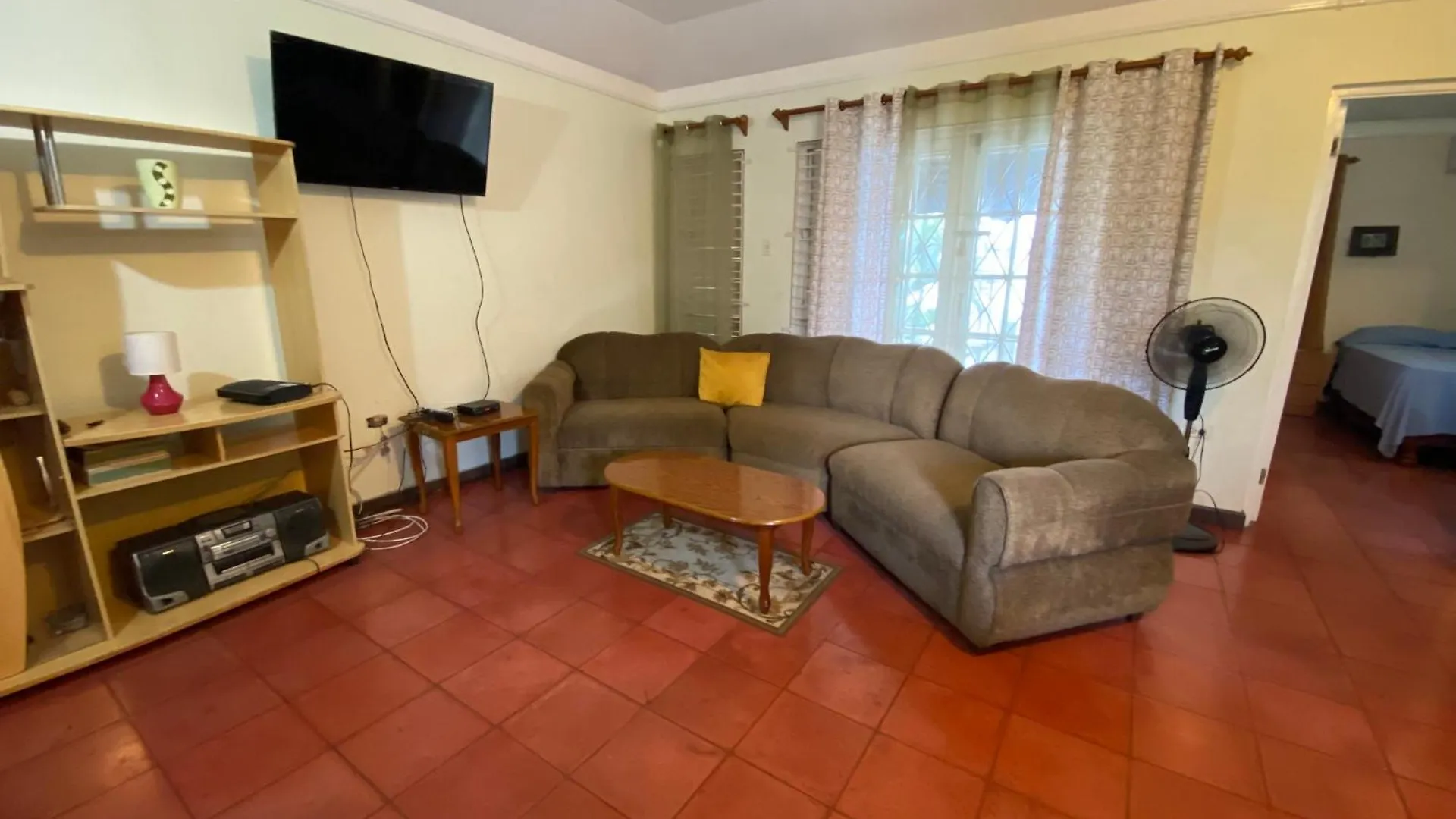 Finest Accommodation Renfrew Place Apt # 37 4--12 Renfrew Place New Kgn Kingston Jamaica
