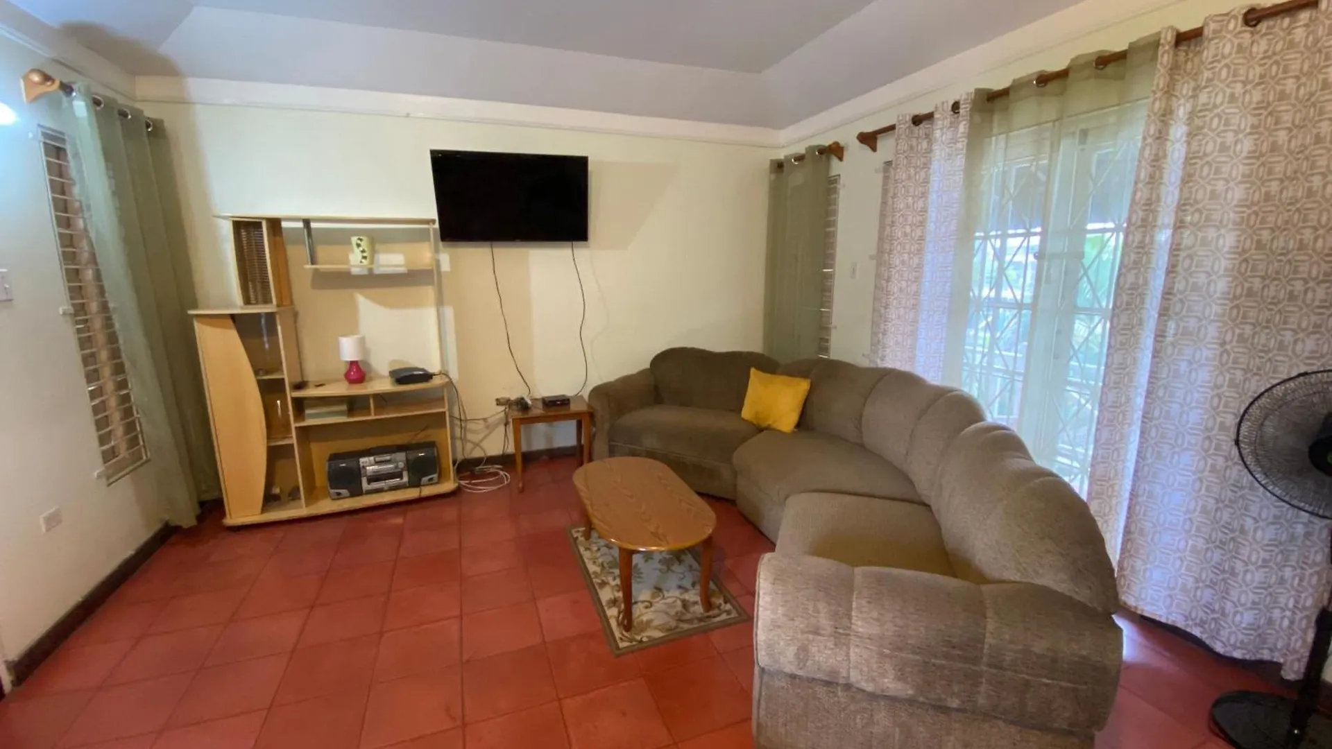 Lägenhet Finest Accommodation Renfrew Place Apt # 37 4--12 Renfrew Place New Kgn Kingston