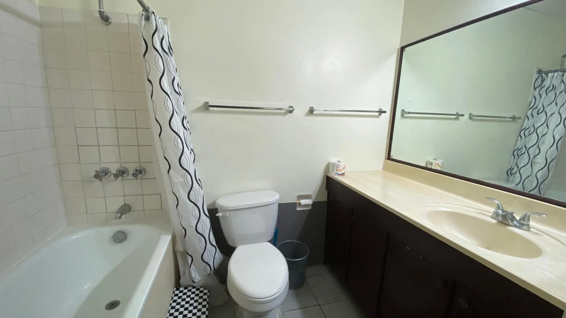 Finest Accommodation Renfrew Place Apt # 37 4--12 Renfrew Place New Kgn Kingston 0*,  Jamaica