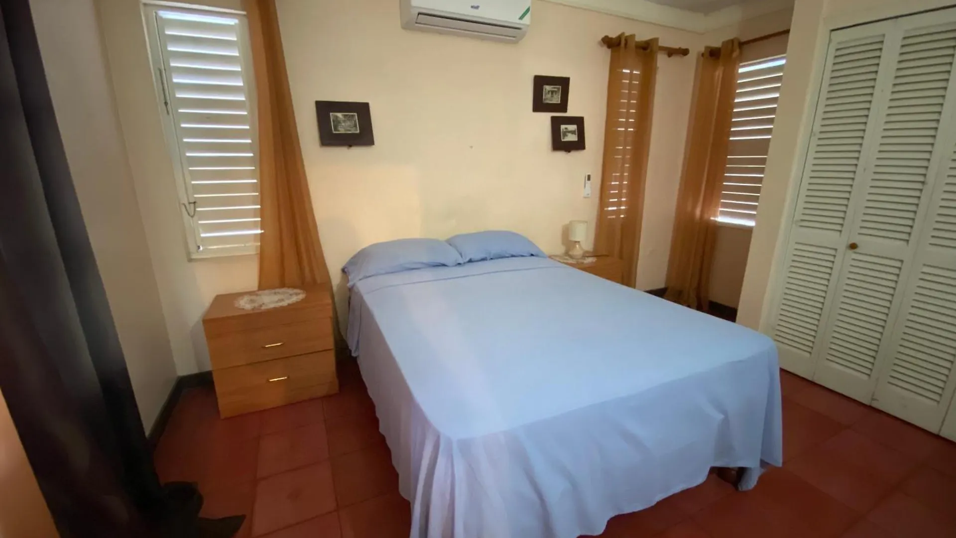 Lägenhet Finest Accommodation Renfrew Place Apt # 37 4--12 Renfrew Place New Kgn Kingston